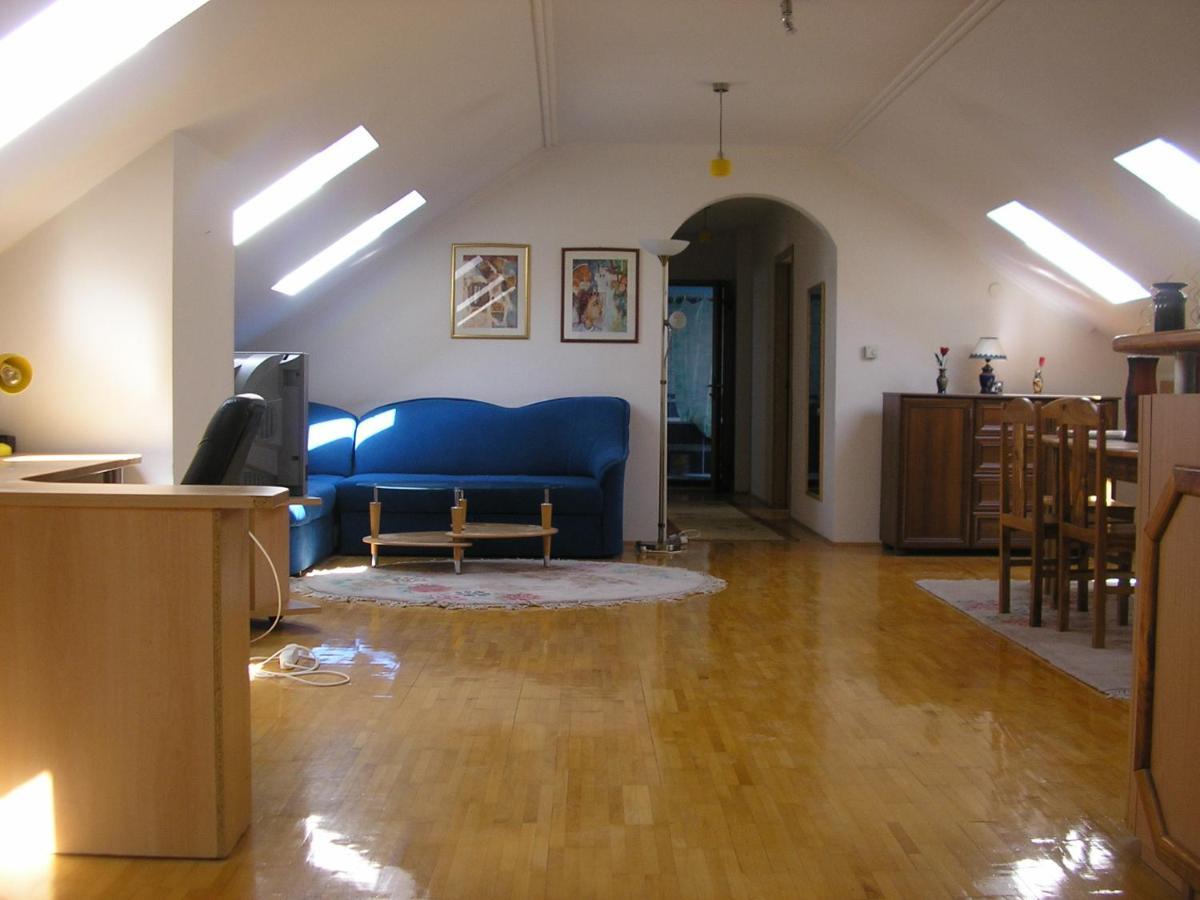 Ferienwohnung Suncano Potkrovje U Centru Skopje Exterior foto