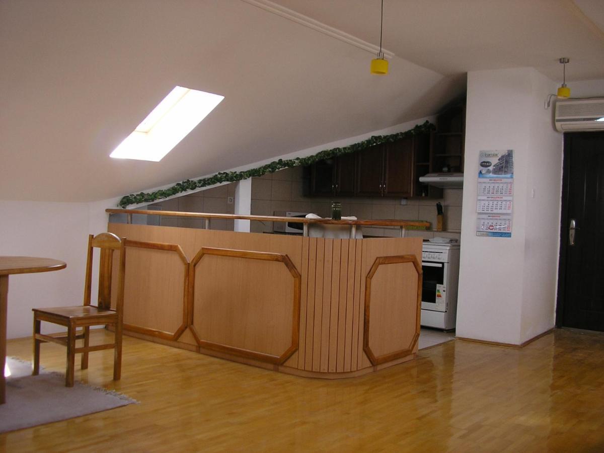 Ferienwohnung Suncano Potkrovje U Centru Skopje Exterior foto